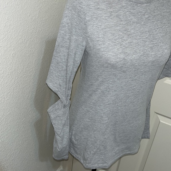 Fabletics open elbow shirt - Picture 2 of 5